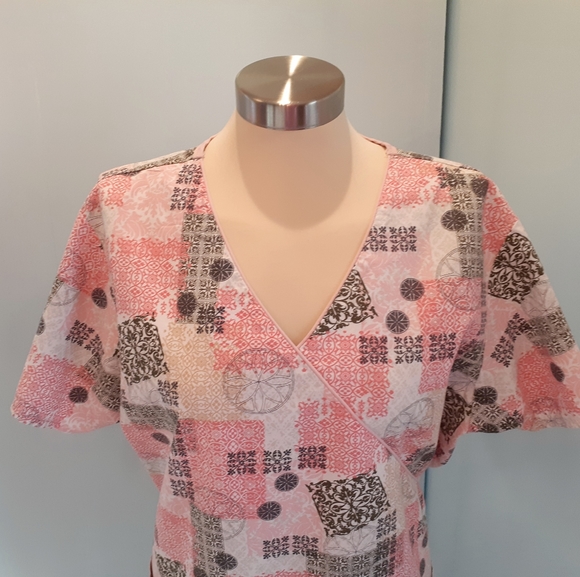 Scrub Top - Picture 4 of 9